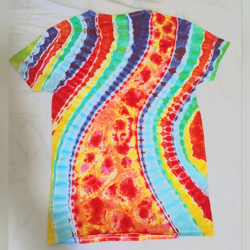 V-neck tiedye shirt